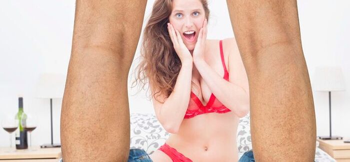 Woman surprised by enlargement of a man's penis, photo 2